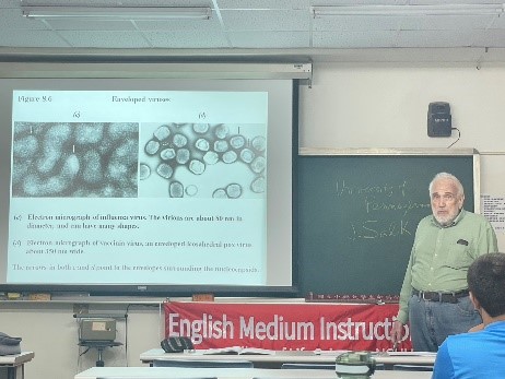 微生物學遺傳學Simon D. Silver及Dr.Le T. Phung授課